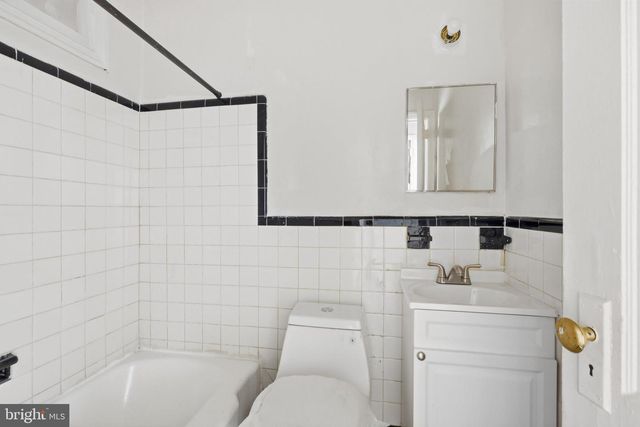 1322 DOWNING PL NE, Washington, DC 20018