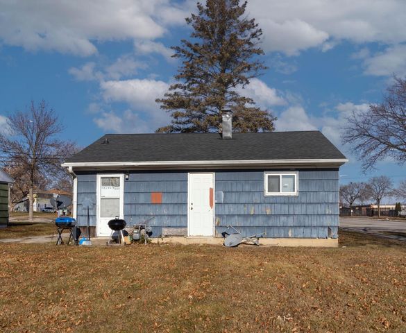 6001 W Carmen AVENUE, Milwaukee, WI 53218