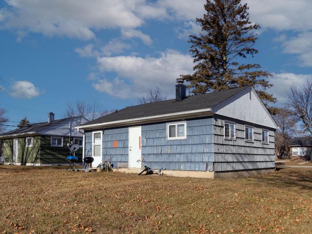 6001 W Carmen AVENUE, Milwaukee, WI 53218