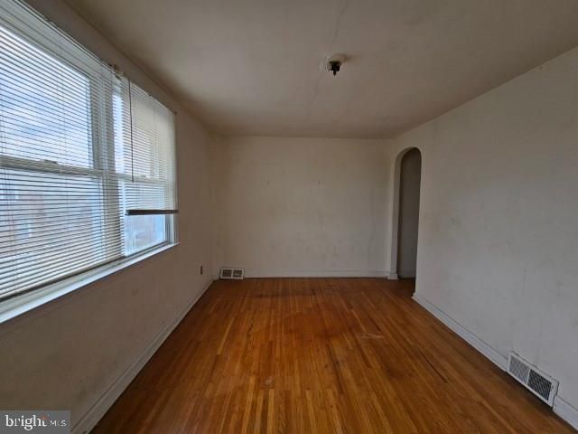 8127 FARNSWORTH ST, Philadelphia, PA 19152