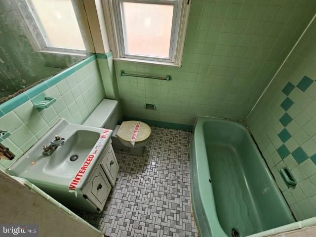 8127 FARNSWORTH ST, Philadelphia, PA 19152