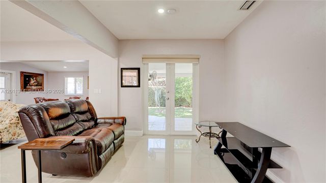 7855 SW 22nd St, Miami, FL 33155