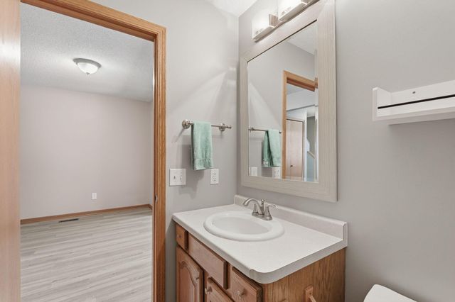 618 Oak Park Lane, Hopkins, MN 55343