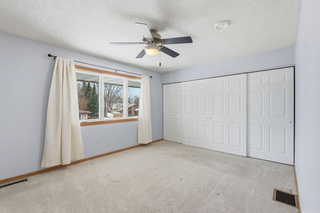 618 Oak Park Lane, Hopkins, MN 55343