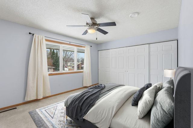 618 Oak Park Lane, Hopkins, MN 55343