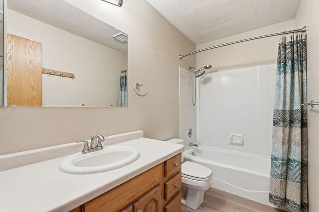 618 Oak Park Lane, Hopkins, MN 55343