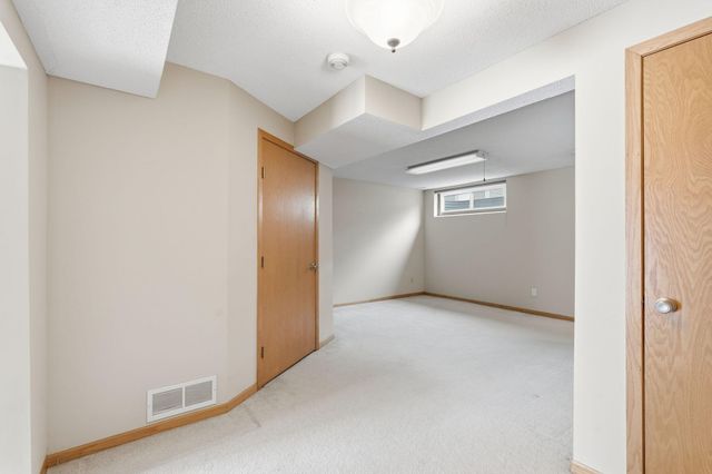 618 Oak Park Lane, Hopkins, MN 55343