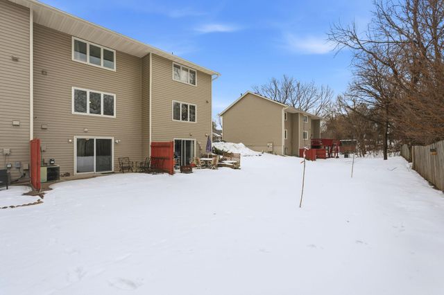 618 Oak Park Lane, Hopkins, MN 55343