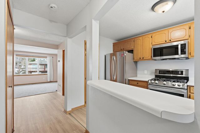 618 Oak Park Lane, Hopkins, MN 55343