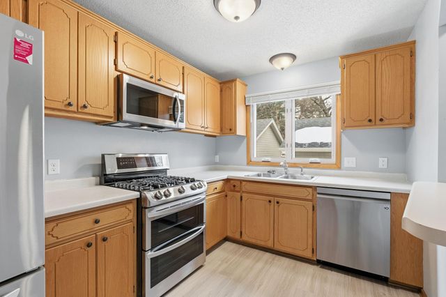 618 Oak Park Lane, Hopkins, MN 55343