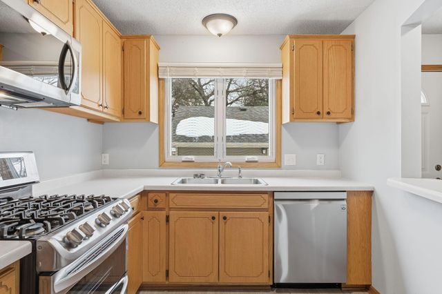 618 Oak Park Lane, Hopkins, MN 55343