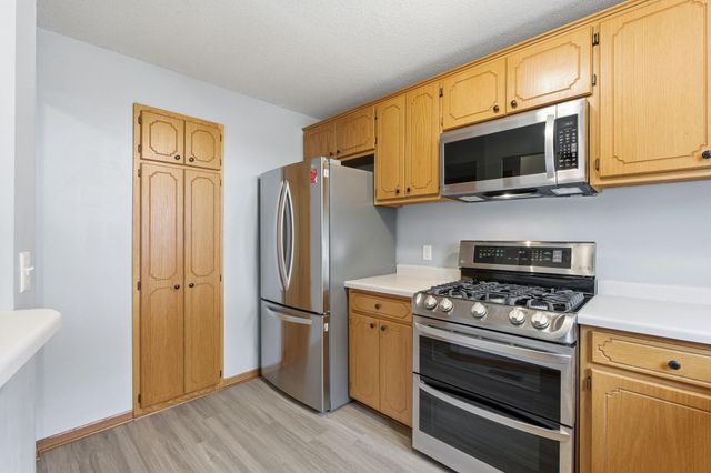 618 Oak Park Lane, Hopkins, MN 55343