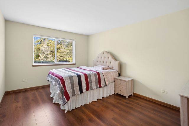 1156 Westminster Lane 1156, Elk Grove Village, IL 60007