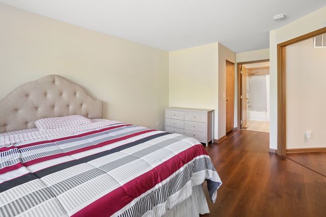 1156 Westminster Lane 1156, Elk Grove Village, IL 60007