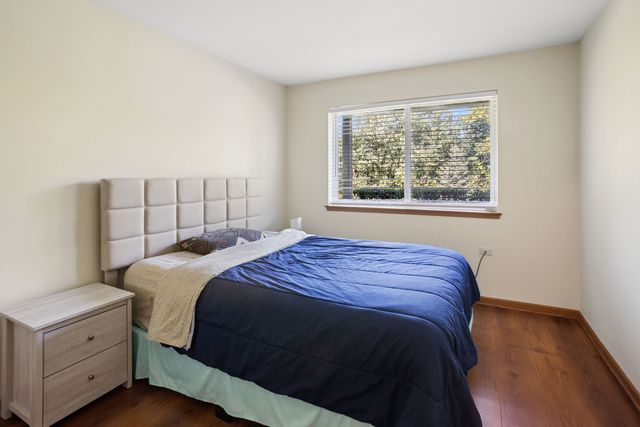 1156 Westminster Lane 1156, Elk Grove Village, IL 60007