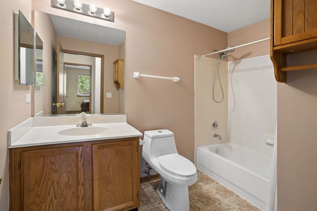 1156 Westminster Lane 1156, Elk Grove Village, IL 60007