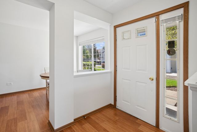 1156 Westminster Lane 1156, Elk Grove Village, IL 60007