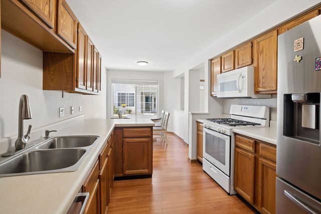1156 Westminster Lane 1156, Elk Grove Village, IL 60007