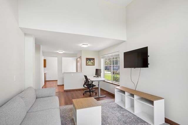 1156 Westminster Lane 1156, Elk Grove Village, IL 60007