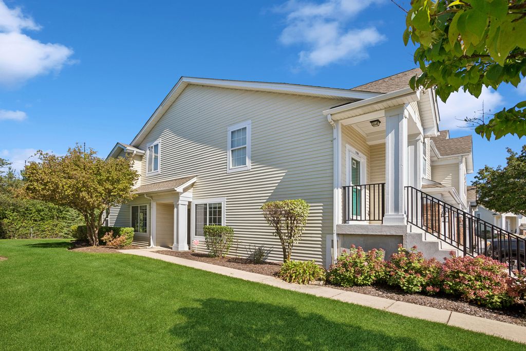 1156 Westminster Lane 1156, Elk Grove Village, IL 60007