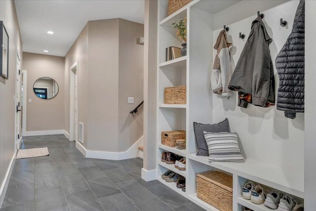 5 Reserve RD, Moneta, VA 24121