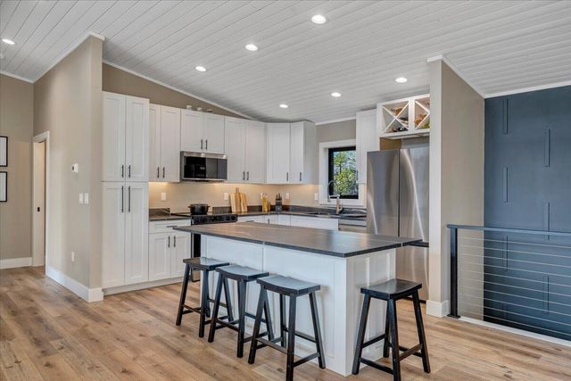 5 Reserve RD, Moneta, VA 24121