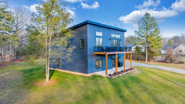 5 Reserve RD, Moneta, VA 24121