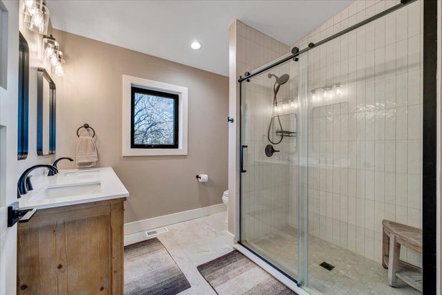 5 Reserve RD, Moneta, VA 24121