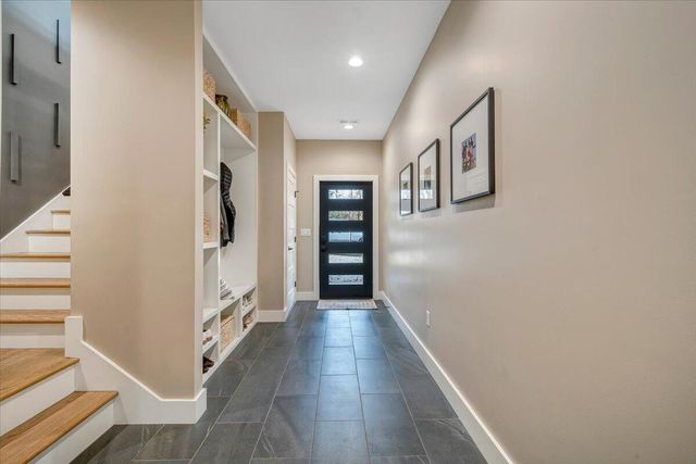 5 Reserve RD, Moneta, VA 24121