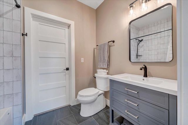 5 Reserve RD, Moneta, VA 24121