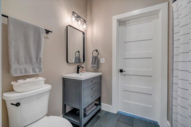 5 Reserve RD, Moneta, VA 24121