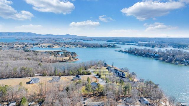 5 Reserve RD, Moneta, VA 24121