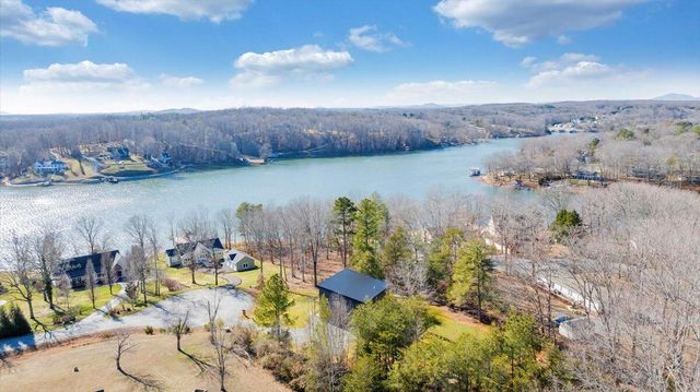 5 Reserve RD, Moneta, VA 24121