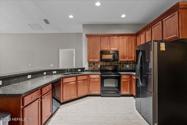 536 SUMMER BREEZE Drive N, Jacksonville, FL 32218