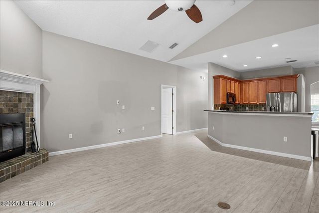 536 SUMMER BREEZE Drive N, Jacksonville, FL 32218