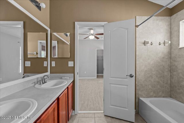 536 SUMMER BREEZE Drive N, Jacksonville, FL 32218