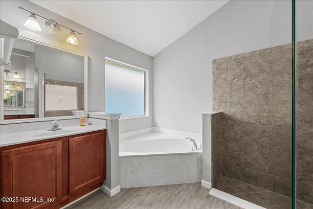 536 SUMMER BREEZE Drive N, Jacksonville, FL 32218