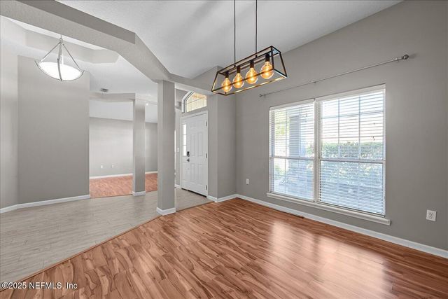 536 SUMMER BREEZE Drive N, Jacksonville, FL 32218