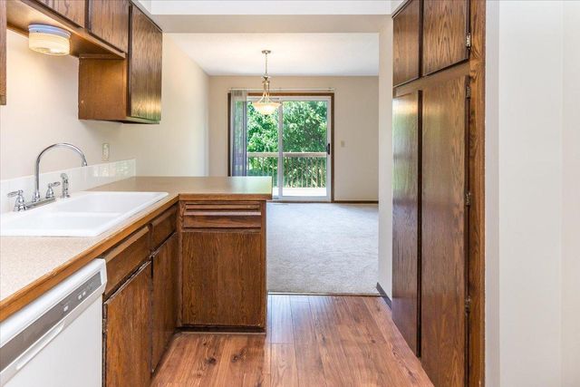 10350 Balsam Lane, Eden Prairie, MN 55347