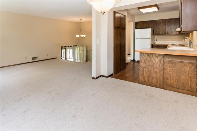 10350 Balsam Lane, Eden Prairie, MN 55347