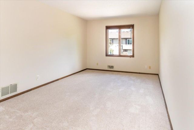 10350 Balsam Lane, Eden Prairie, MN 55347