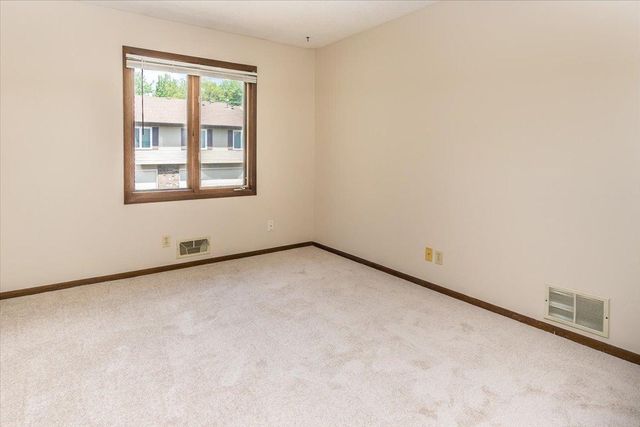 10350 Balsam Lane, Eden Prairie, MN 55347