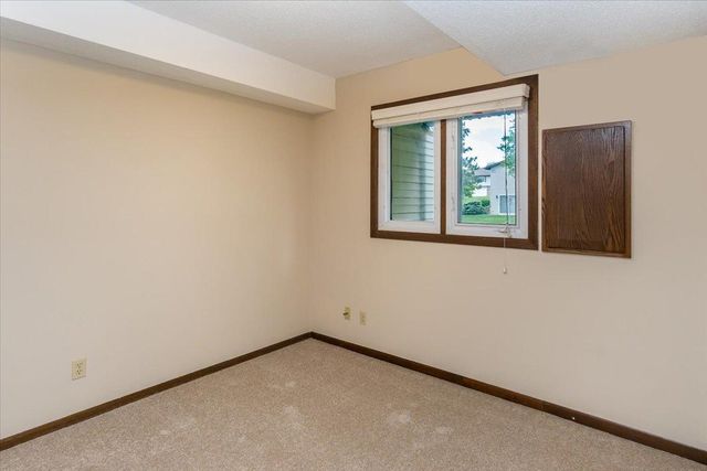 10350 Balsam Lane, Eden Prairie, MN 55347