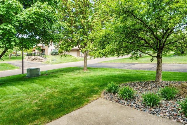 10350 Balsam Lane, Eden Prairie, MN 55347