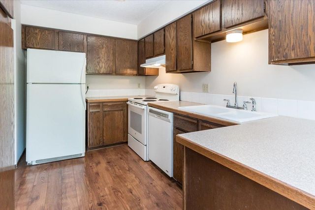 10350 Balsam Lane, Eden Prairie, MN 55347