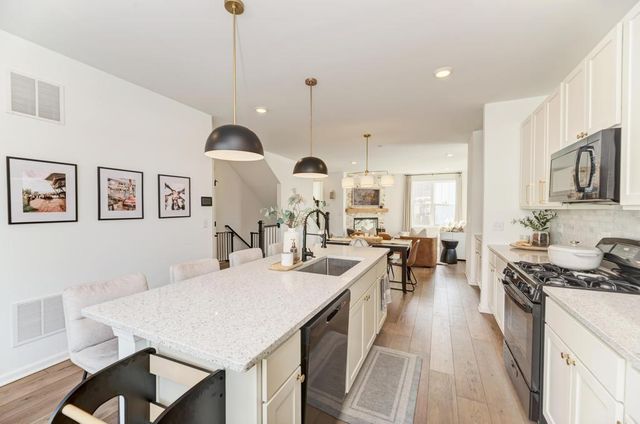 1030 BOGART Street, Des Plaines, IL 60018