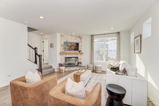 1030 BOGART Street, Des Plaines, IL 60018