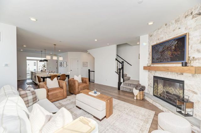 1030 BOGART Street, Des Plaines, IL 60018