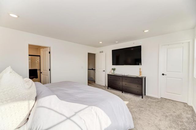 1030 BOGART Street, Des Plaines, IL 60018