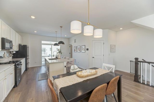 1030 BOGART Street, Des Plaines, IL 60018